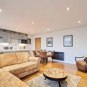 Host & - Number One Carlill Apartment Whitby